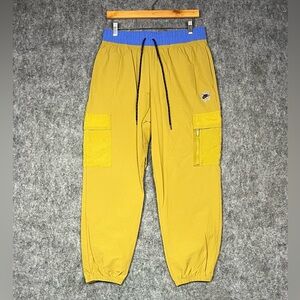 Nike Sports Utility Woven Cargo Pants in Camel & BlueWomen's Size Medium